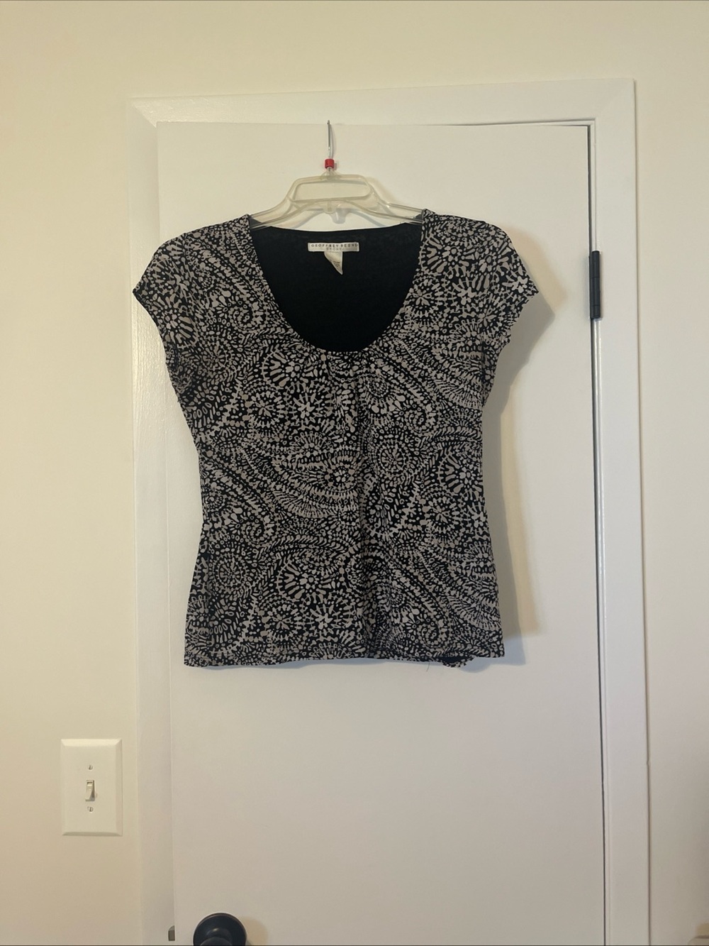 Geoffrey Beene Black and White Scoop Neck Printed Top L